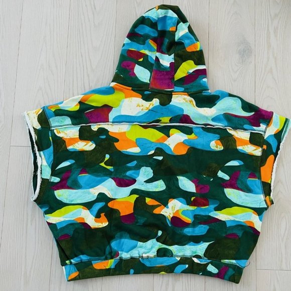 JUICY COUTURE Plus Size Cropped Hoodie Abstract Camo - Picture 4 of 4